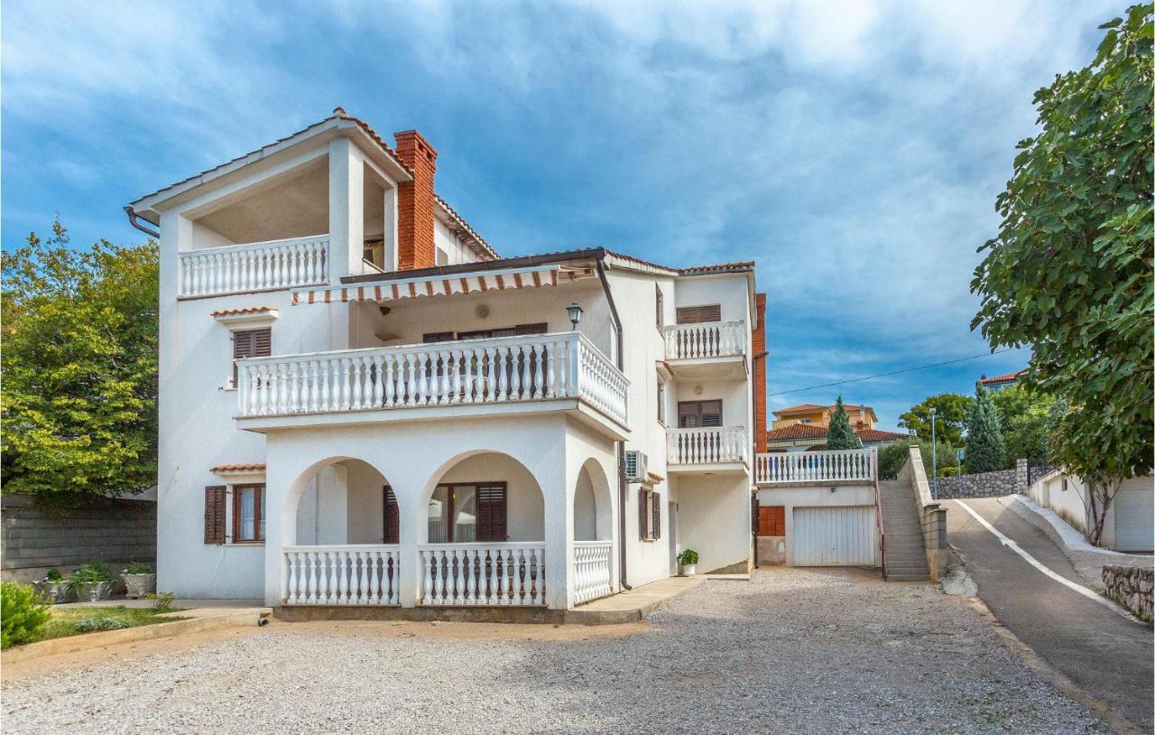 2 Bedroom Beautiful Apartment In Omišalj Exteriér fotografie